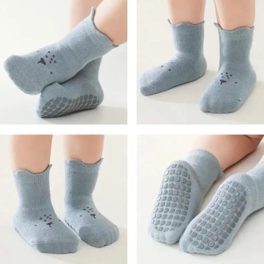 New lot of 3 baby grip sole socks 0-1 years